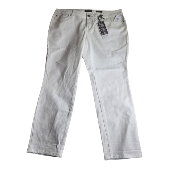 Jessica Simpson 18W Forever Low Rise White Straight Leg Jeans NWT Plus - Picture 1 of 8